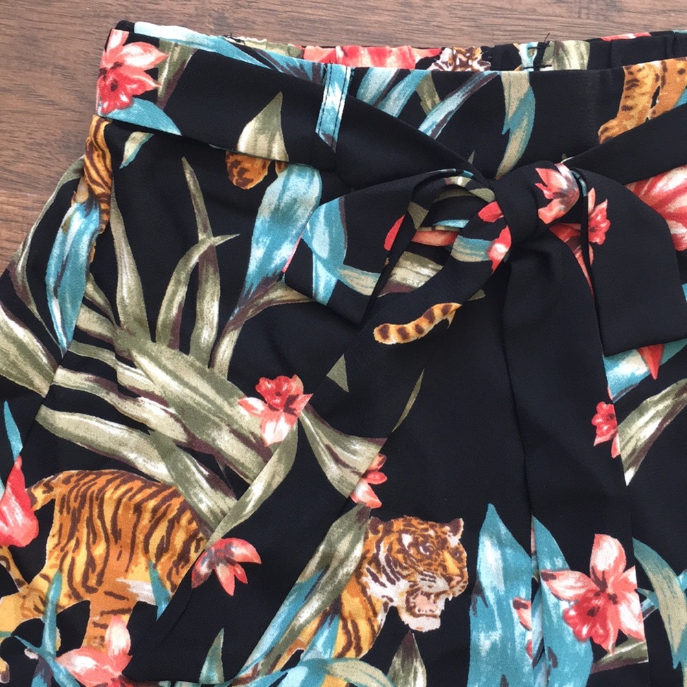 Shorts - Picture 2 of 6